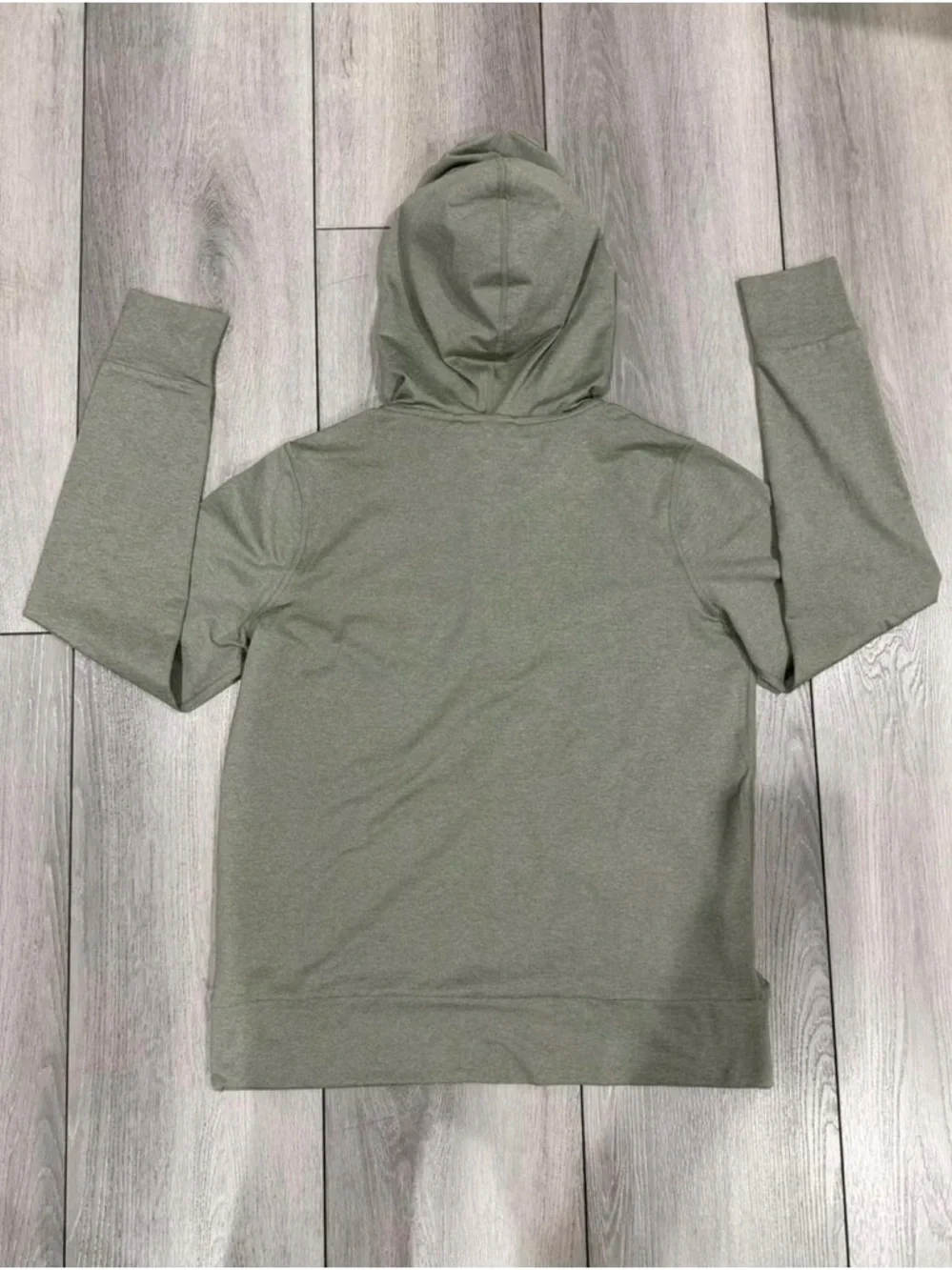 Vuori Women’s Halo 2.0 Performance Pale Heather Olive Hoodie with Crew Tag - Picture 2 of 3